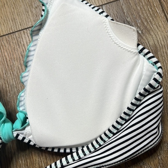 Victoria’s Secret BNW Striped Bikini Top Size 36B - Picture 4 of 6